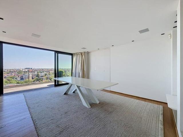 Louise Jardin Roi: Sublime triplex penthouse + terraces