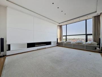 Louise Jardin Roi: Sublime triplex penthouse + terraces