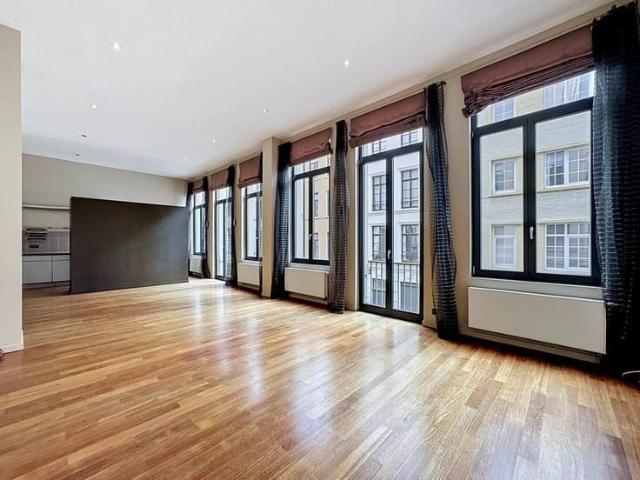 Louise Neighborhood 2 Bedroom Apartment with Terrace