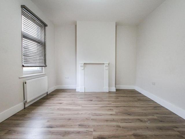 Louise Road, E15 3 bed house share to rent £850 pcm £196 pw
