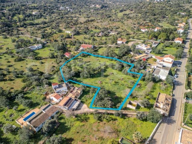 LOULÉ Dois terrenos urbanos para construção de duas moradias até 450 m²