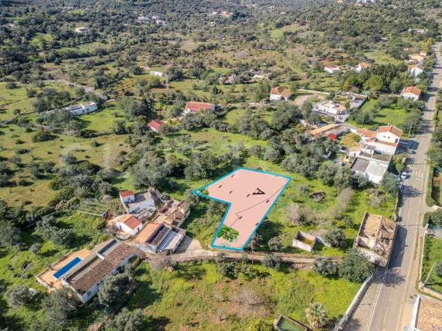 LOULÉ Terreno urbano para construção de uma moradia até 450 m²
