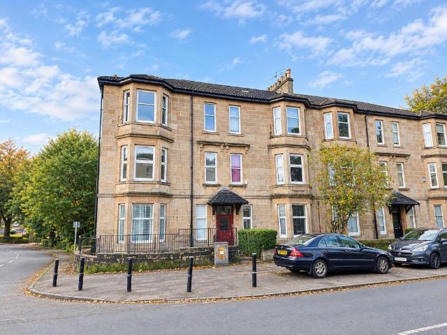 Lounsdale Road, Paisley. 2 bed flat to rent £925 pcm £213 pw