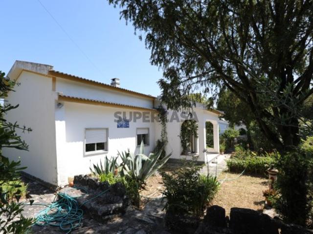 Lourel Sintra Moradia Isolada T3 com lote de terreno urbano 3900m2