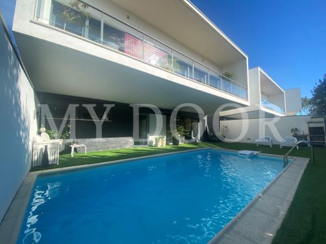 Loures V4+1 Moradia c/ Piscina Privada Varanda Box + 2 parqueamentos