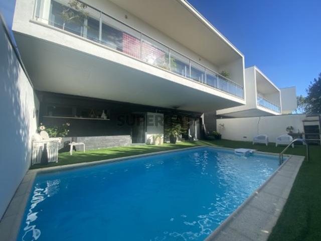 Loures V4+1 Moradia c/ Piscina Privada Varanda Box + 2 parqueamentos