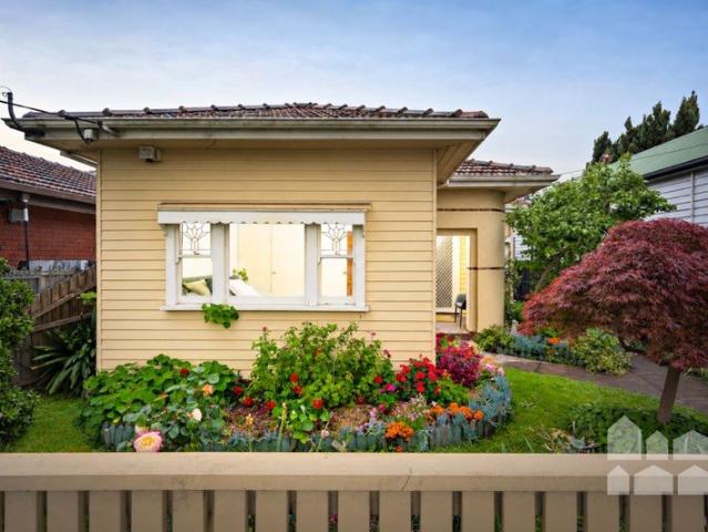 Love at first sight! Period charm in the heart of Kingsville