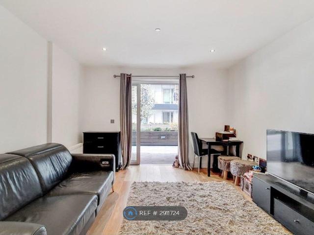 Love Lane, London SE18, 3 bed flat to rent, £2,650 pcm | PrimeLocation