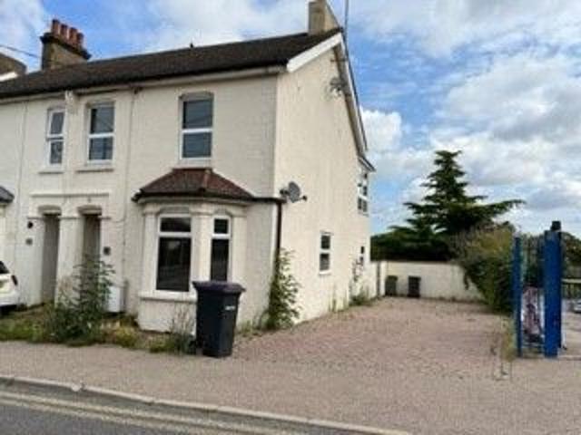 Love Lane, Rayleigh SS6, 2 bed semi detached house to rent, £1,650 pcm | PrimeLocation