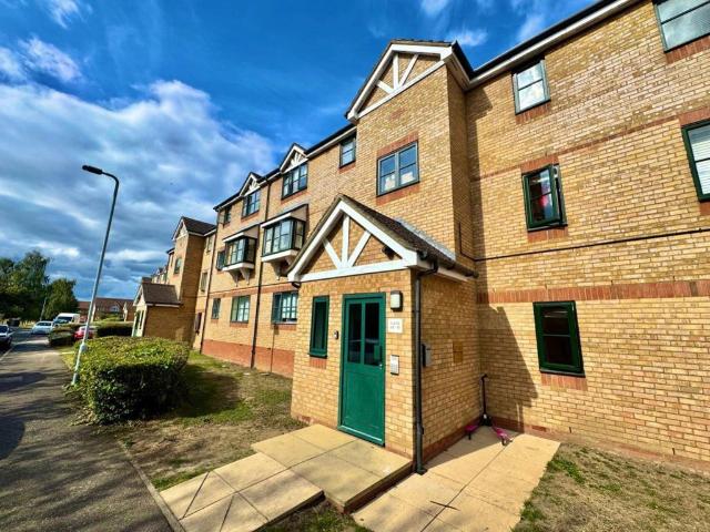 Lovegrove Drive, Slough SL2, 2 bed flat to rent, £1,400 pcm | PrimeLocation