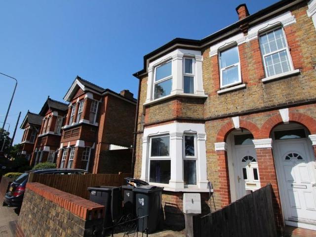 Lovekyn Close, London, KT2 6RY, United Kingdom | 3 bed apartment for rent #24124502 | Rentberry