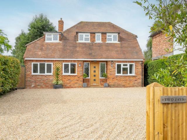 Lovel Road, Winkfield 4 bed detached house to rent £4,250 pcm £981 pw