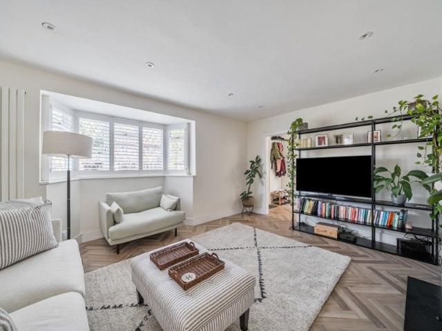 Lovelace Drive, Woking, Surrey, GU22