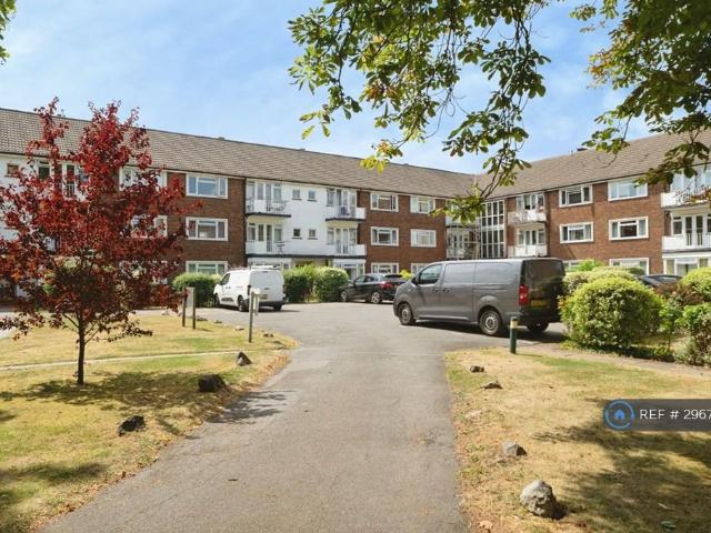 Lovelace Gardens, Surbiton, KT6 2 bed flat to rent £1,750 pcm £404 pw