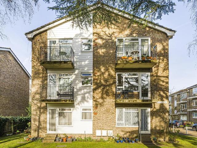 Lovelace Gardens, Surbiton 1 bed apartment to rent £1,550 pcm £358 pw