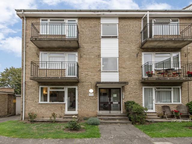 Lovelace Gardens, Surrey KT6 1 bed apartment to rent £1,450 pcm £335 pw