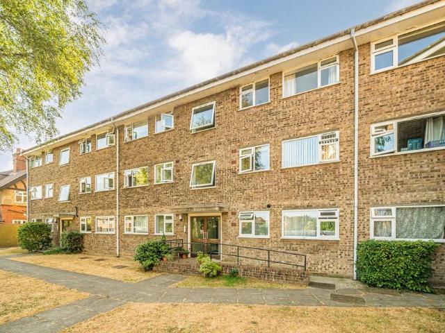 Lovelace Road, Surbiton KT6 1 bed flat to rent £1,495 pcm £345 pw