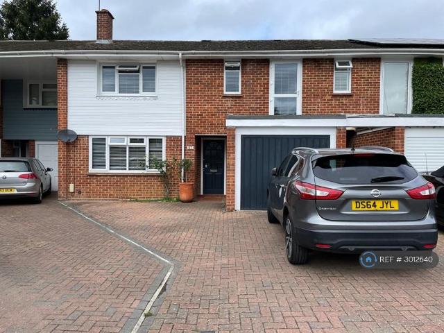Lovell Close, Henley On Thames, RG9 3 bed terraced house to rent £2,500 pcm £577 pw
