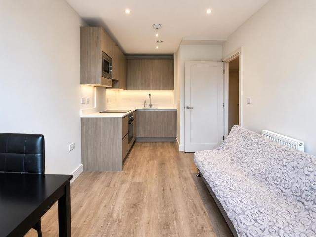 Lovell House, Uxbridge UB8, 1 bed flat to rent, £1,295 pcm | PrimeLocation