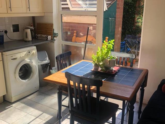 Lovely 3 Bed House  Clapton Station