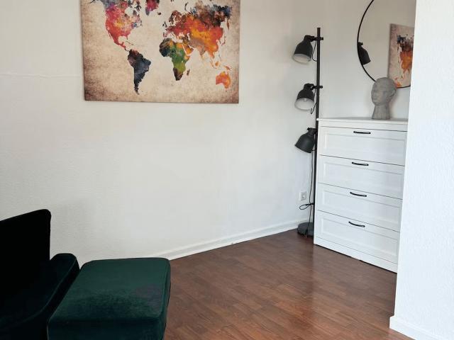 Lovely 3 Bedroom Apartment in Central Düsseldorf, Dusseldorf Amsterdam Apartments for Rent