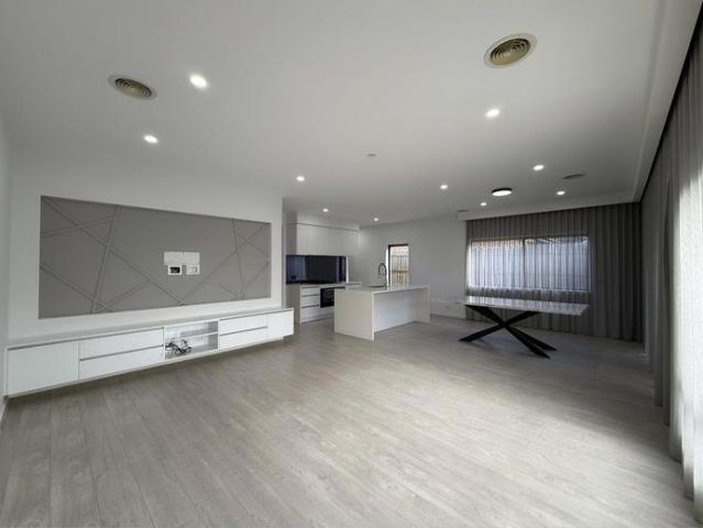 LOVELY 3 BEDROOM HOME + STUDY
