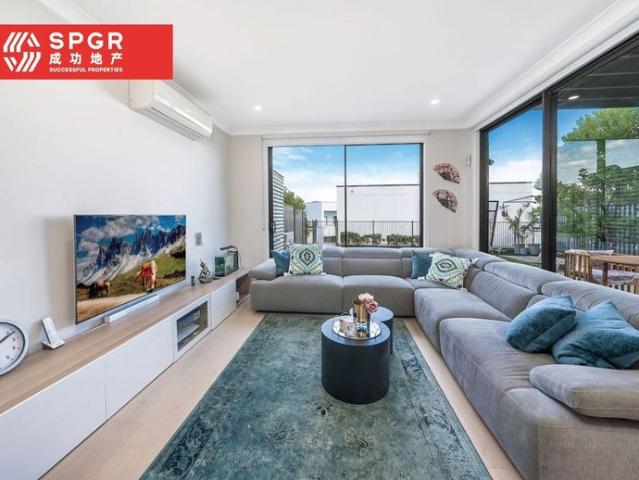 Lovely 3 Bedroom Home with Blue Mountain Views