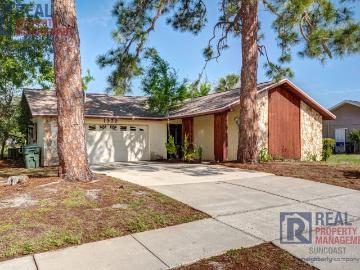 Lovely 3 bedroom pool home available for annual lease!