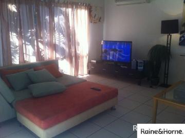 LOVELY 3 BEDROOM UNIT WALK TO TRAIN