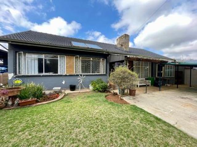 lovely 3 bedroom, 1 bathroom house w.