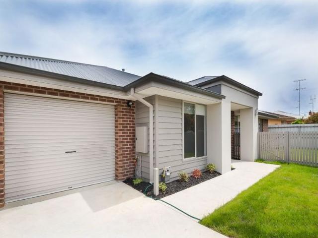 Lovely 3 Bedroom, 2 Bathroom House