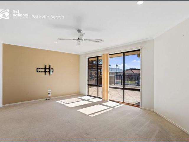 Lovely 3 Bedroom, 2 Bathroom Home in Seabreeze Estate
