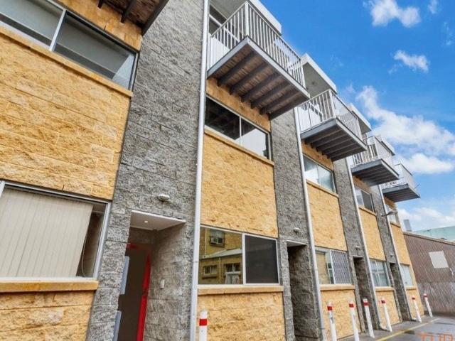 Lovely 3 Bedrooms 2 Bathrooms Fully Furnished Townhouse for Rent in City