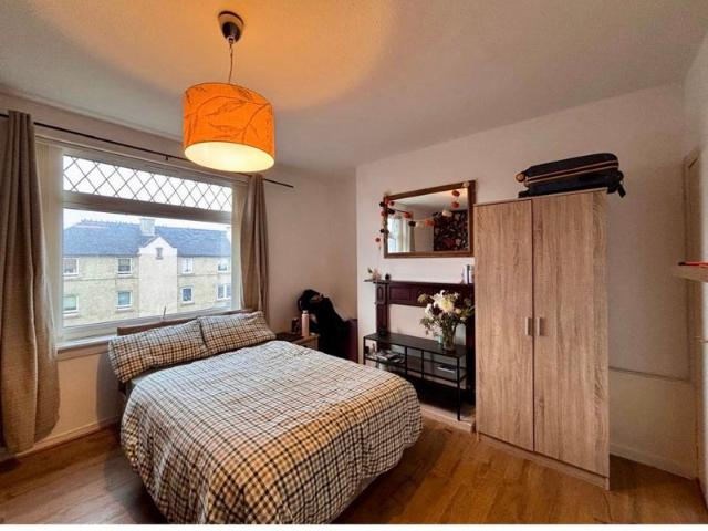 Lovely 3 Double Bedroom Flat nr Gorgie