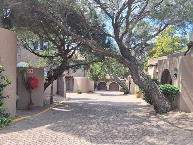 Lovely 1 Bedroom Apartment in Northcliff