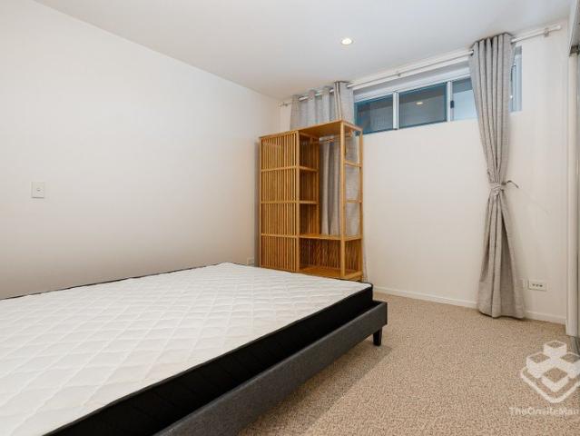 Lovely 1 bedroom fully furnished Unit in the Heart of Coorparoo