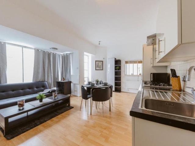 Lovely 1 Bedroom Flat in Narrow Street E14