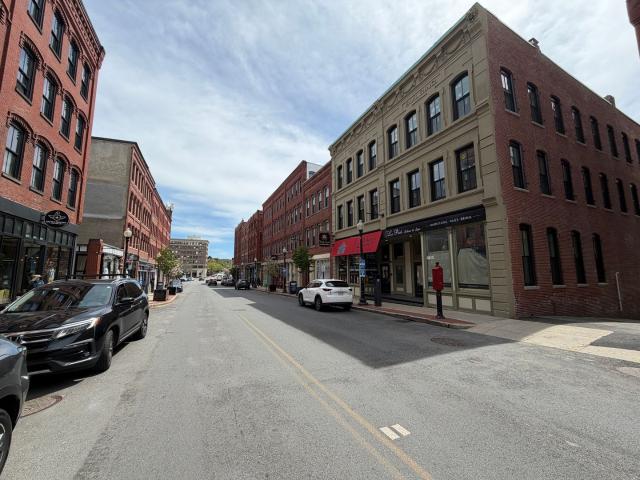 Lovely 1 bedroom Pet Friendly apartment on Haverhill! Available NOW!