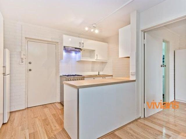 LOVELY 1BR APARTMENT NEXT TO THE SEA, GAS & WATER INCLUDED!