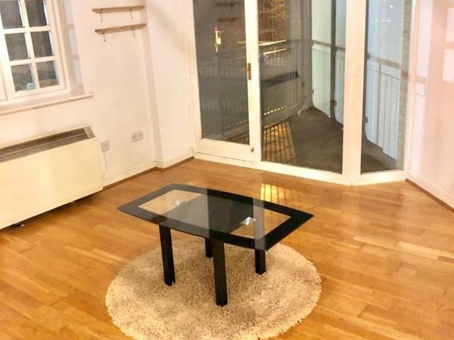 Lovely 2 bed 2 bath flat avail. 20mins london bri