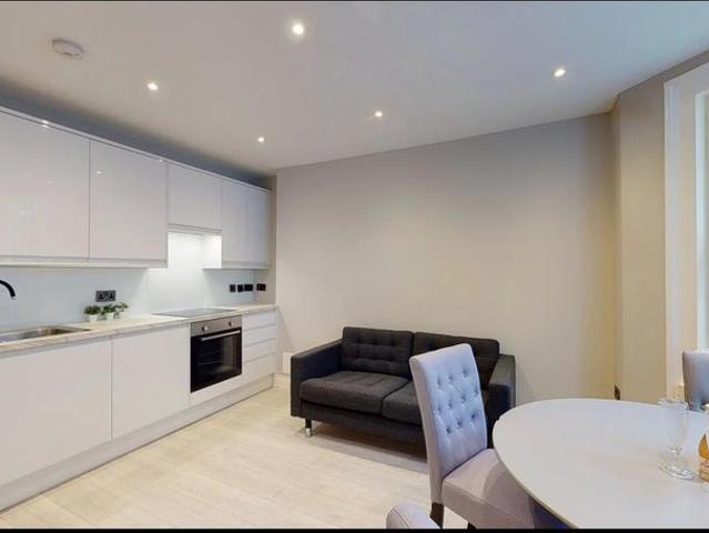 Lovely 2 bed Flat close to Hammersmith Station