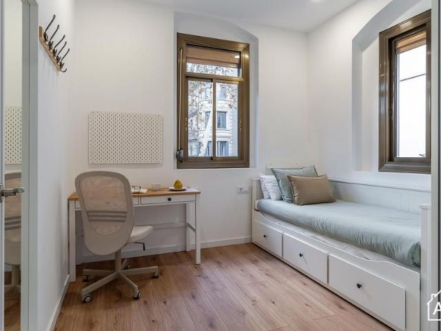 Lovely 2 Bedroom Apartment with Balcony in Barceloneta