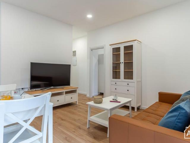Lovely 2 Bedroom Apartment with Balcony in Barceloneta