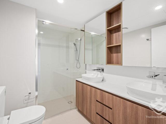Lovely 2 Bedroom Apartment in the heart oof Coorparoo with two carspaces