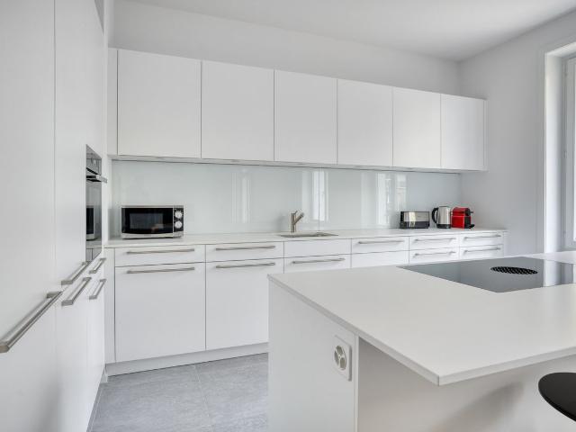 Lovely 2 Bedroom Furnished Apartment in Basel Vorstaedte, Basel Amsterdam Apartments for Rent