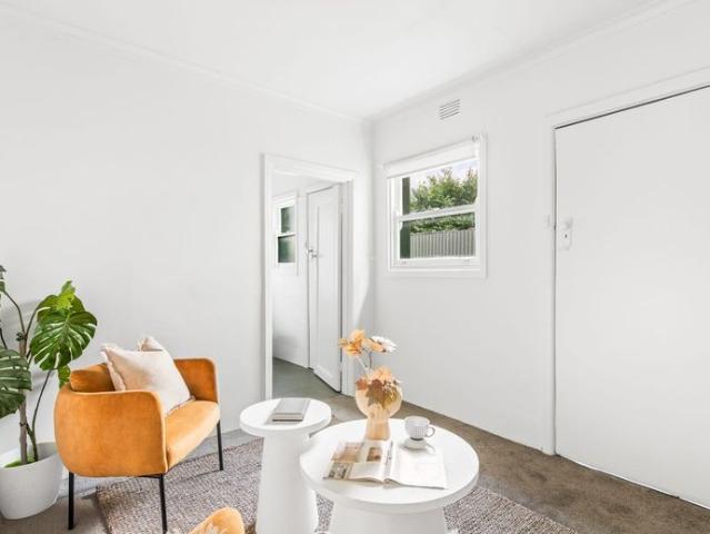 Lovely 2 Bedroom home in West Melbourne!