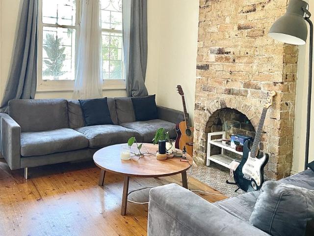 Lovely 2 Bedroom in Highly Sort after Location