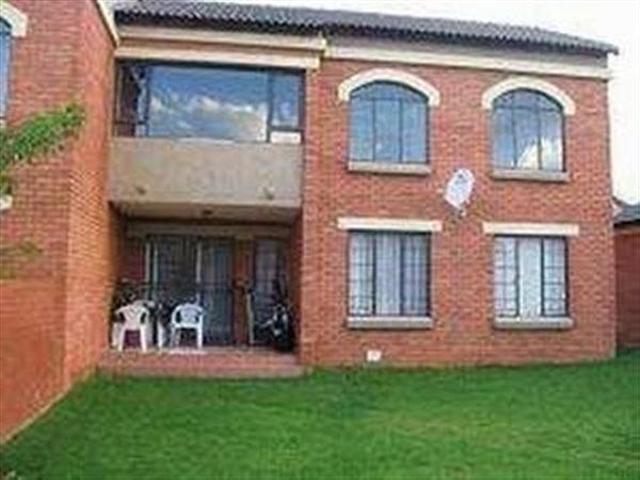 Lovely 2 bedroom top unit in Mooikloof Ridge