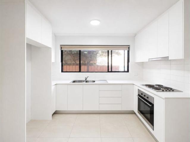 Lovely 2 bedroom unit in a well looked after unit complex