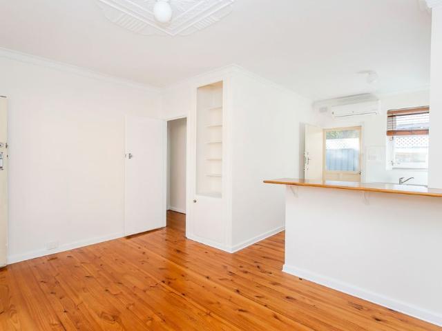 Lovely 2 bedroom unit in Kingswood